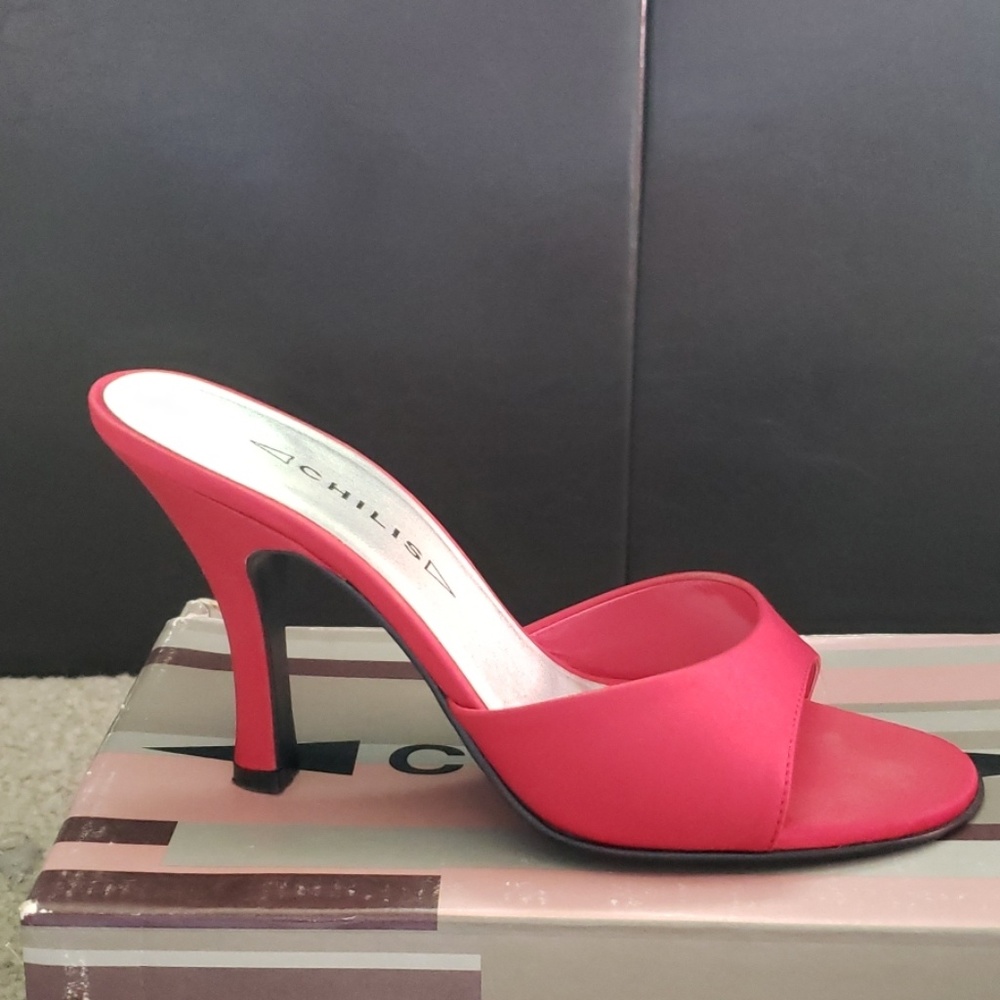 🏷MAKE AN OFFER!! Red slide in heels